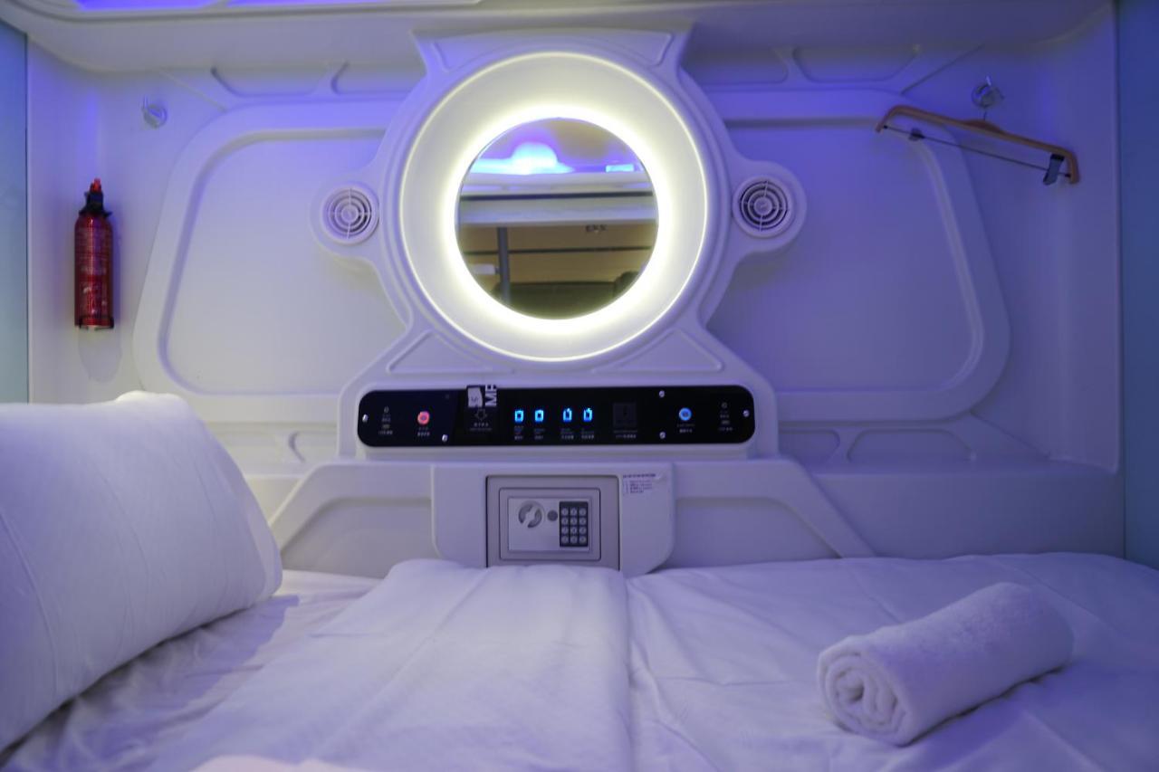 Q Capsule Hotel Джордж Таун Екстериор снимка